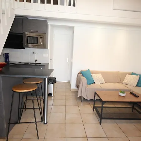 Vila Belle Maison D'angle Renovee, Sejour Climatise, Avec Piscine Commune , 4 Couchages , 400 M De La De Portiragne Lrjp121 *