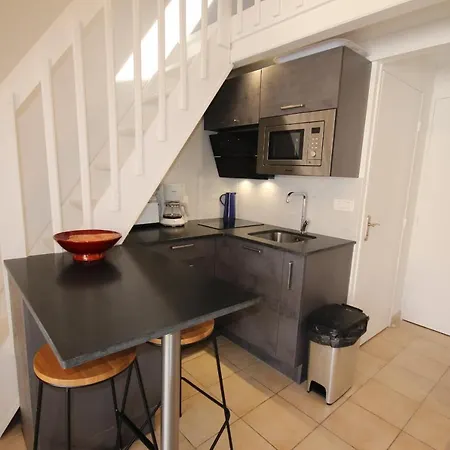 Maison D'angle Climatisee Dans Avec Piscine Commune , 4 Couchages , 400 M De La De Portiragne Lrjp121 Villa