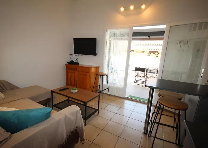Belle Maison D'angle Renovee, Sejour Climatise, Avec Piscine Commune , 4 Couchages , 400 M De La De Portiragne Lrjp121 * Портирань