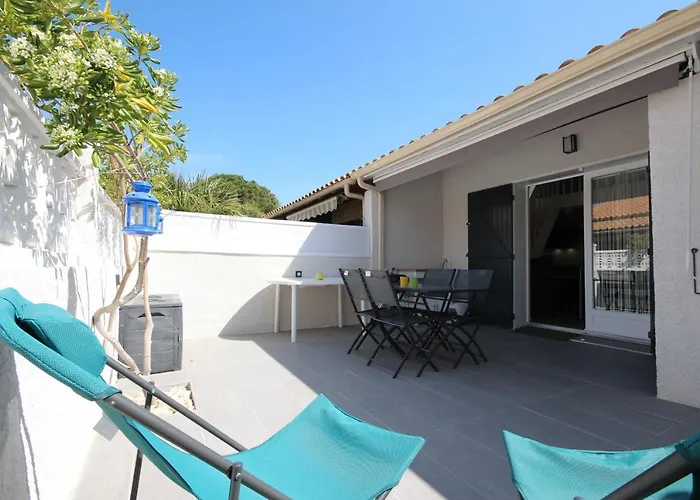 Belle Maison D'angle Renovee, Sejour Climatise, Avec Piscine Commune , 4 Couchages , 400 M De La De Portiragne Lrjp121 * Портирань