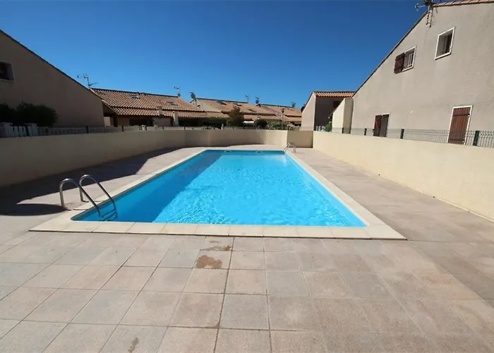 Belle Maison D'angle Renovee, Sejour Climatise, Avec Piscine Commune , 4 Couchages , 400 M De La De Portiragne Lrjp121 Вилла