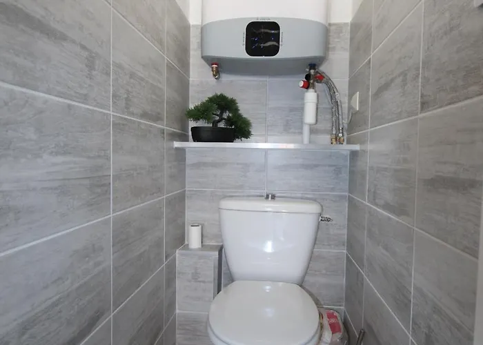 Belle Maison D'angle Renovee, Sejour Climatise, Avec Piscine Commune , 4 Couchages , 400 M De La De Portiragne Lrjp121 Портирань