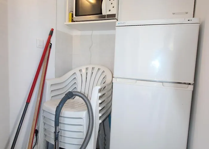 Вилла Belle Maison D'angle Renovee, Sejour Climatise, Avec Piscine Commune , 4 Couchages , 400 M De La De Portiragne Lrjp121 *